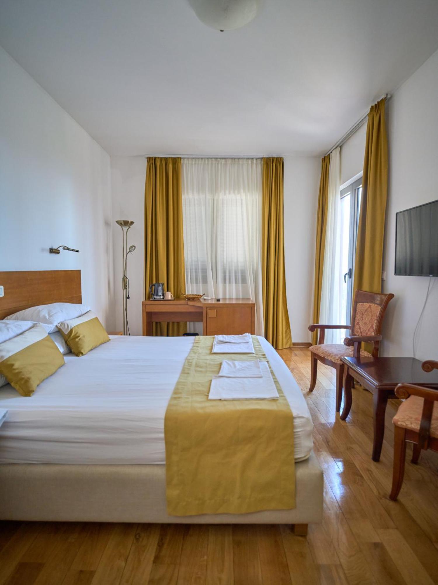 Hotel Petrovac Zewnętrze zdjęcie
